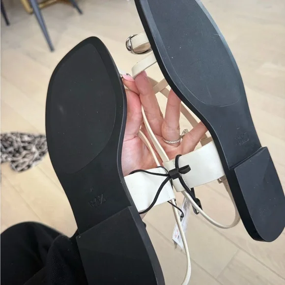 NWT White Zara Sandals with Silver Detail Size 37 - Picture 2 of 3